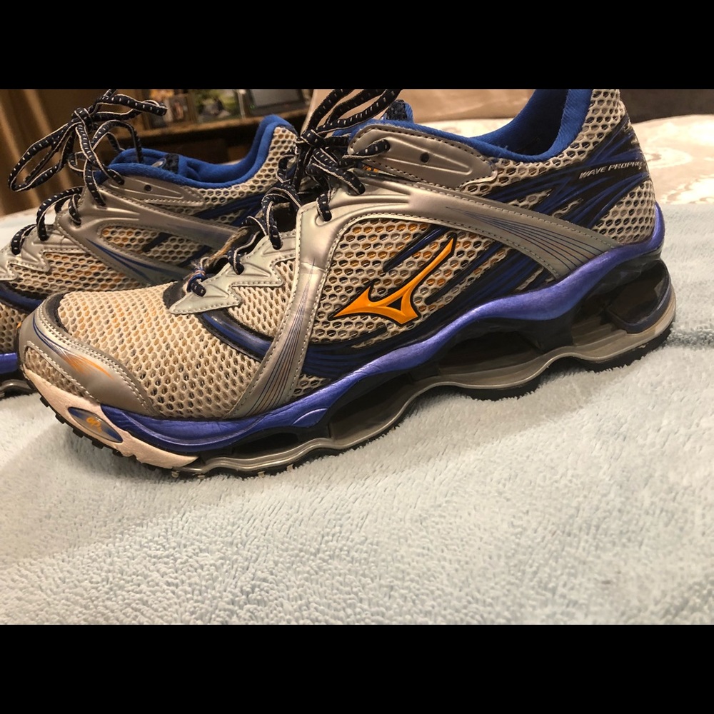 Running shoes